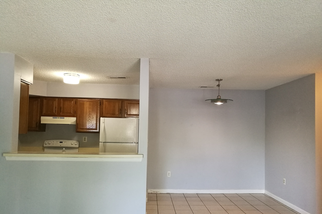Dining room - 1BR apt -Aspen St Plainsboro