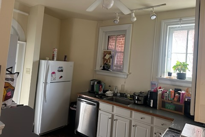 kitchen - 1017 Park Ave Apt 3