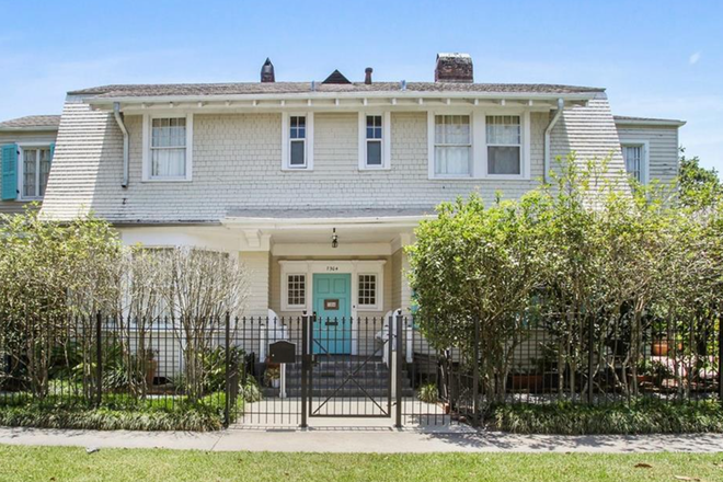 Outside - 5 Bedroom Beautiful House 3 minute walk to campus