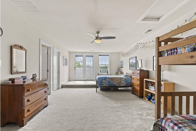 Top floor bedroom - $1150, $750 Bedrooms/private bath/roof deck in luxury TH near UMD (Greenbelt/College Park) Townhome