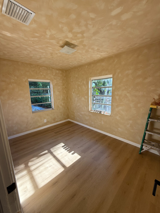 Bedroom - ✨ Beautifully Remodeled 2 Bedroom/1 Bath Home – Prime Location MidTown Miami!