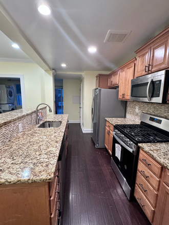 Kitchen with new appliances - CuteRoom ShareBath with one Person Brand New Remodel OpnAiryLivngSpace Parking WalkEverywhere Townhome