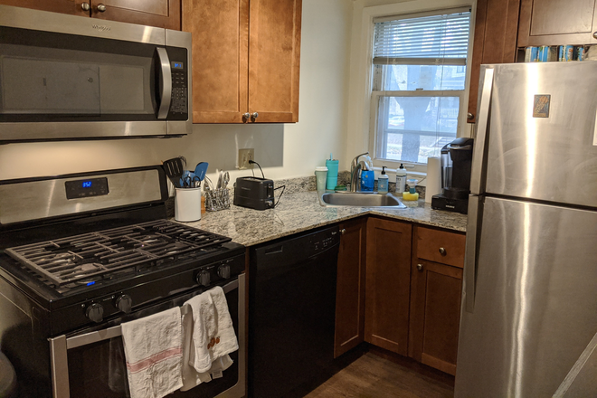 Kitchen - 1 bedroom plus den close to Campus