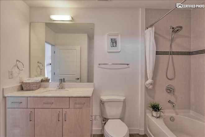 Bathroom - Stylish 1-bedroom, 1-bath high-rise condominium with a stunning view of Downtown Houston