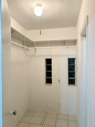 Walk in closet - East Fort Lauderdale Location