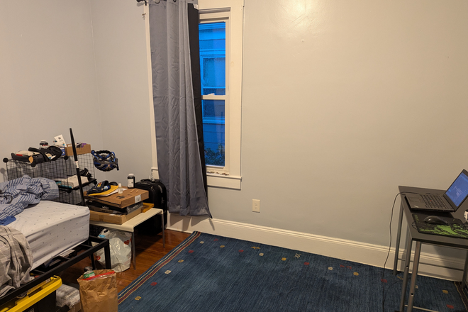 Bedroom - Spacious Private Bedroom with Skyline View