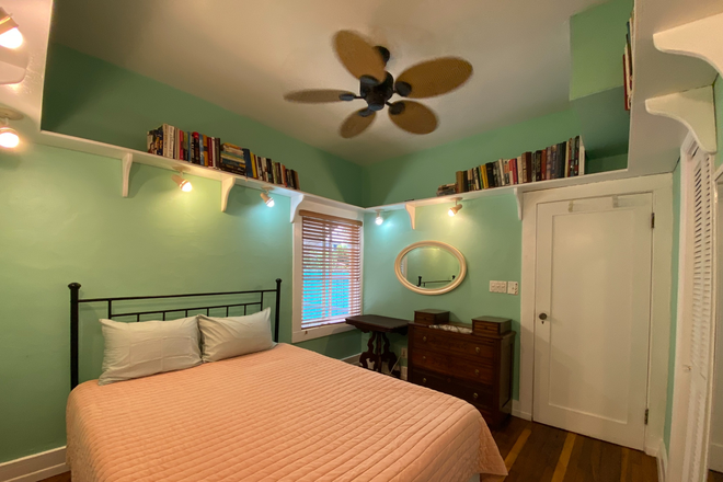 Bedroom 2 - Room for Female Graduate Student or Faculty in Furnished Adorable Coconut Grove House