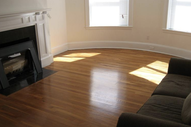 Living room - 4 bed/ 1 bath available 09/01. Close to public transportation Apartments