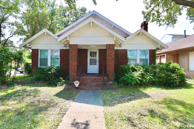 Where student life meets home charm welcome to 1601 Colquitt - 1601 Colquitt House | 4BR · 2BA · 2 Kitchens · Cool, Comfortable,Close to Campus