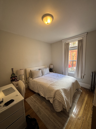 LIVING - LOCATION! RARELY AVAILABLE 2 BED SPLIT (3 BED NO LIVING ROOM)! HEAT AND HOT WATER INCLUDED! Apartments