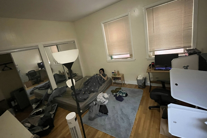 a - 2 big bedrooms with living area as well Apartments