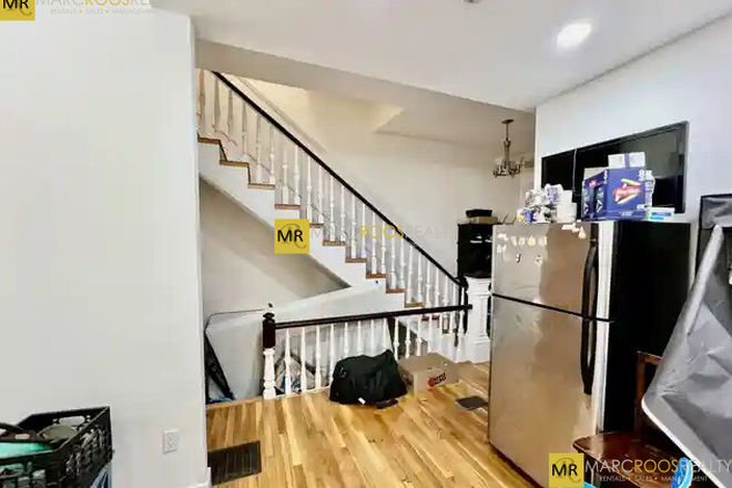 Call call or text Arezou at 617-584-7817 - Renovated top floor 5 bed 2 bath duplex in Highland Park with w/d in unit and AC!!NO BROKER FEE! Apartments