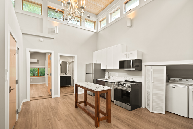 Stainless steel appliances, in-unit washer dryer - PENTHOUSE 3B2B  - BRAND NEW HUGE MODERN APT near campus