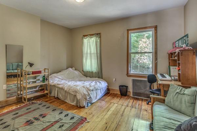 ... - ROOM FOR RENT in Mission Hill 6 Bed House