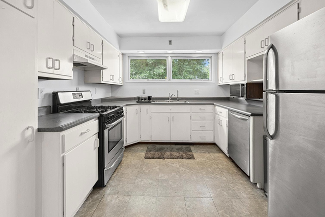 Kitchen - 1912 Indian Trail Drive House
