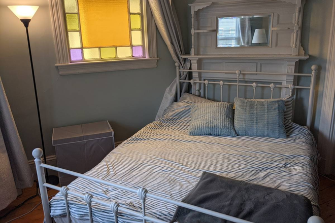 Bedroom #1 avail Sept 1 - ROOM AVAIL SEPTEMBER 1st in 5 bed 2 bath apt Short walk to HARVARD UNIVERSITY & PORTER RED LINE