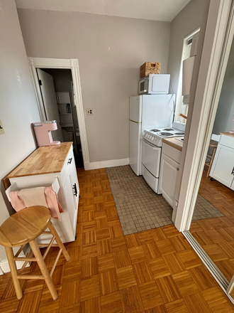 Kitchen - Adorable Studio in Beacon Hill w/ heat & hw included! Apartments
