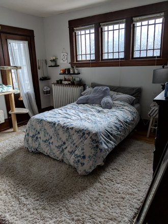 Bedroom #1 - 325 Wilder Street #2 - Large 2 Bedroom + Den Apartment - Easy Walk to Campus