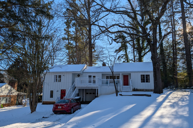 Exterior of house - Huge backyard, 3 bedrooms, 1.5 miles from university House