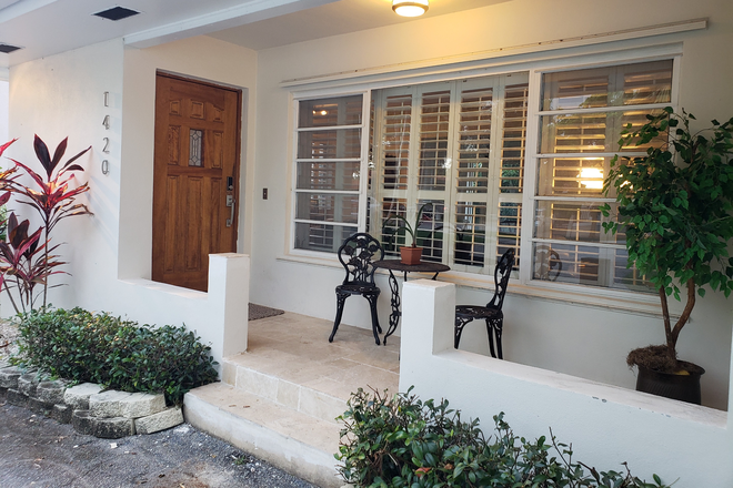 Front porch - FURNISHED-Across from the law school side of campus 4 bed/2 bath/Gym/3 Refrigerator House