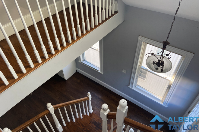 Main Hallway - LARGE 6BED/2BATH DUPLEX at Bottom of the Hill!