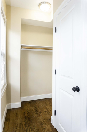 Hub Realty - Roxbury, 3 bedroom with newly renovated kitchen and bathroom, near Orange Line T Apartments