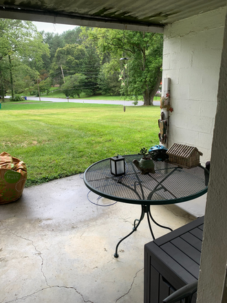 covered porch - *Spring 2026*Cute & Close 2B1B with dog!*Female Roommate Only*