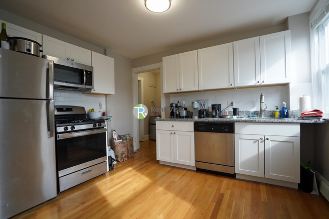 Kitchen - Renovated 4 Bed 2 Bath in Allston Packard's Corner! Easy Commute to Campus