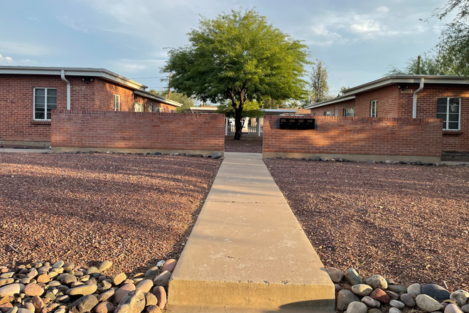 Set back from 9th Street - Quiet, Convenient Duplex (only 4 units in complex) Duplex