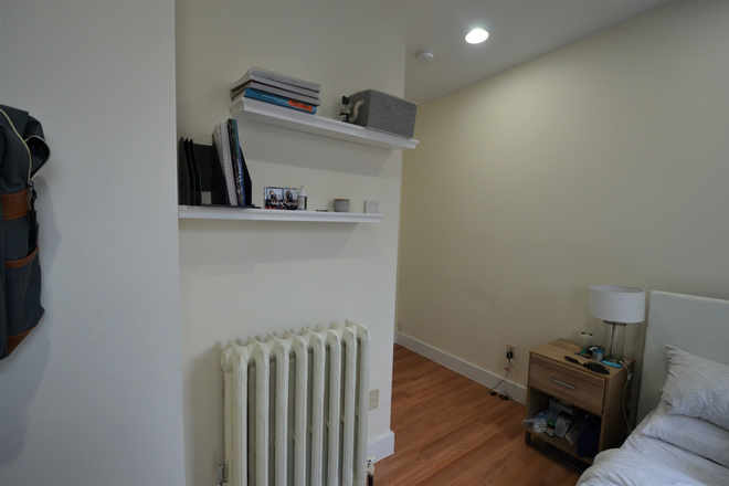59 Westland Ave - NO Broker's Fee!!  -  Avail 9/1 - Great Location 1 Bed Split on Westland Ave. Apartments