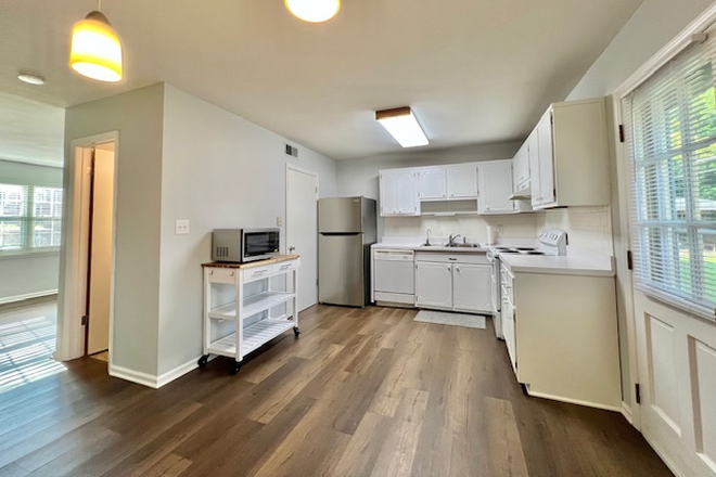 Kitchen - ☀️ $1,550 — 2-Level 2BR/1.5BA Townhouse Condo near University Place, Available Aug 3,2026
