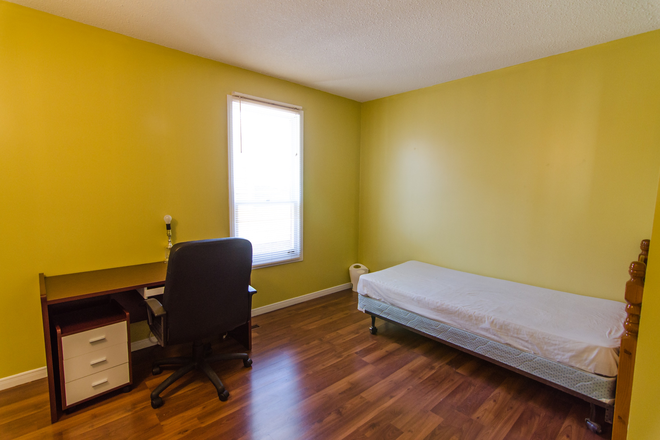 Bedroom - One spacious furnished bedroom near UTSC. All Inclusive!