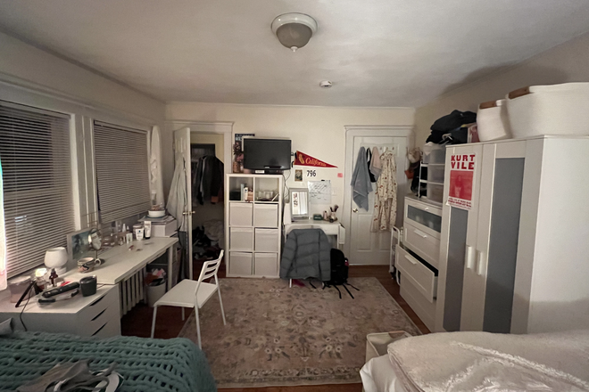 Bedroom - *SPRING SEMESTER 2026* 2 Person Bedroom on 21 Gerald Rd. House