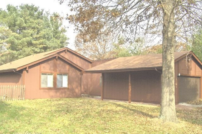  - 3 Bedroom 2  Bath House with 2 Car Garage
