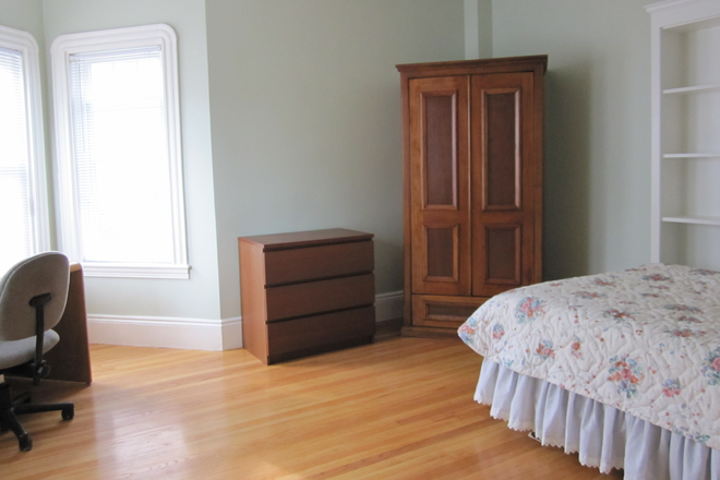 bedroom - Furnished bedroom in 3BR/1Ba Apt, Near Harvard, MIT, MGH, easy acess to NE; ava 9/1