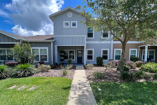  - 3BR/2.5BA Townhouse in Sorrento - available Mid June!