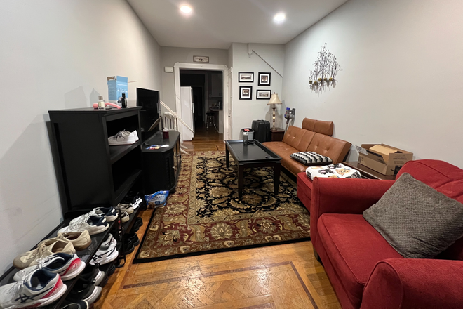 Living room - Cozy Row House close to Homewood Campus