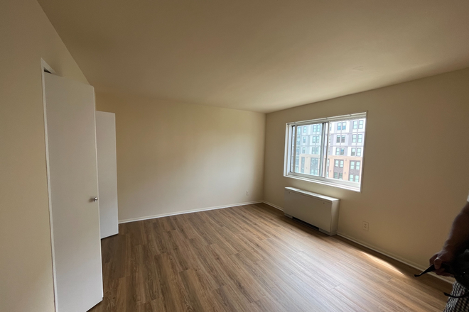 Second Bedroom - Sunlit and Clean Room Available Close to Campus Apartments