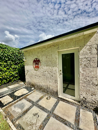 Private Entrance - U Miami Private Cottage House