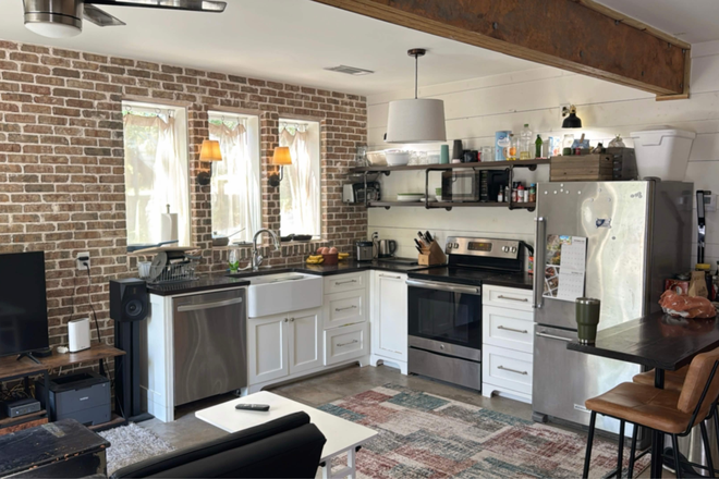 Kitchen - Apartment in walking distance of Dahlonega Campus