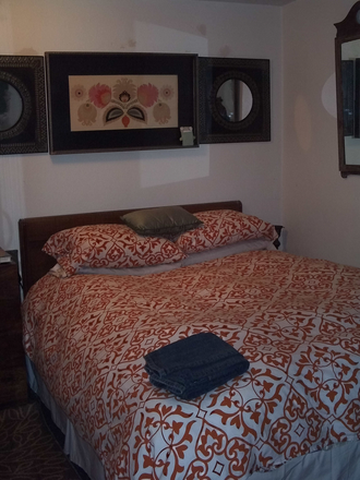 Bedroom - 1 Bedroom private apartment in house across from Sloan