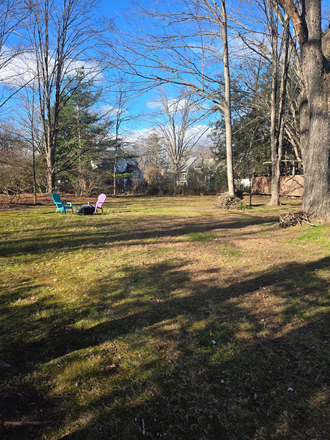 Huge Back Yard with Fire Pit - Sunny 3 Bedroom Upper Unit in Florence Home