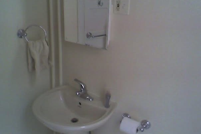 Bathroom - Room for rent in clean updated row house