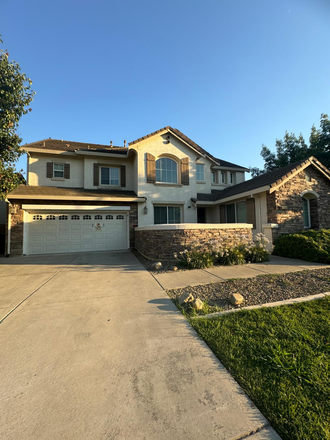 Outside Street view - *$500 off 1st month rent*Master bedrm,ensuite,CatTracks,UCM,Wi-FI,washer/dryer,parking,free cleaning House