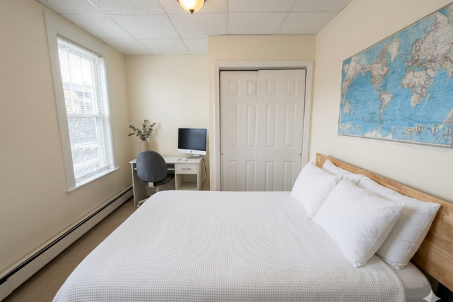 . - STUNNING 3 BED, HEATING INCLUDED, NO BROKERS FEE!! Apartments