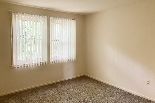 The big private bedroom - Summer Sublease Available for fully furnished Big Private Room at Graduate Gardens Apartments