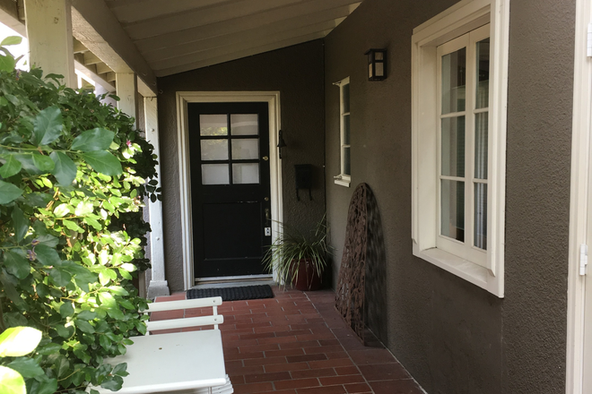 Loggia and front door - Heart-of-Elmwood Cottage With Private Patio And Loggia