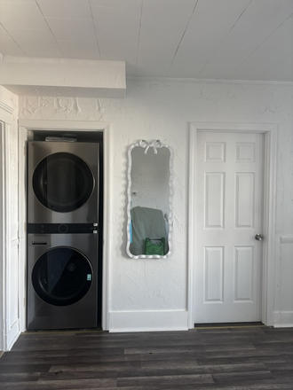 New Washer and Dryer - Fully Furnished Private Rooms in Everett – Utilities, Wi-Fi & Laundry Included House