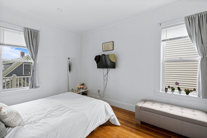 LIVING - UPDATED 3 BED WITH IN UNIT LAUNDRY AND PRIVATE DECK!