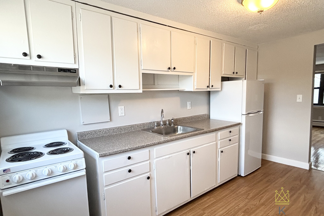 kitchen - Sunny Coolidge Corner 1 bed with parking Apartments